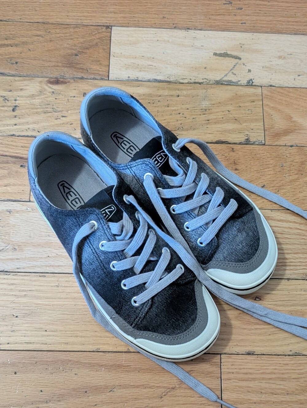 NEW KEEN Low-Top Canvas Sneakers Ladies 6 *BIN